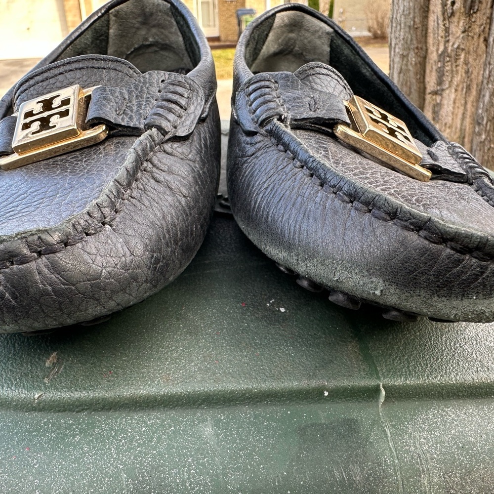 Tory Burch Black Leather Loafers with Gold Logo - Picture 8 of 12